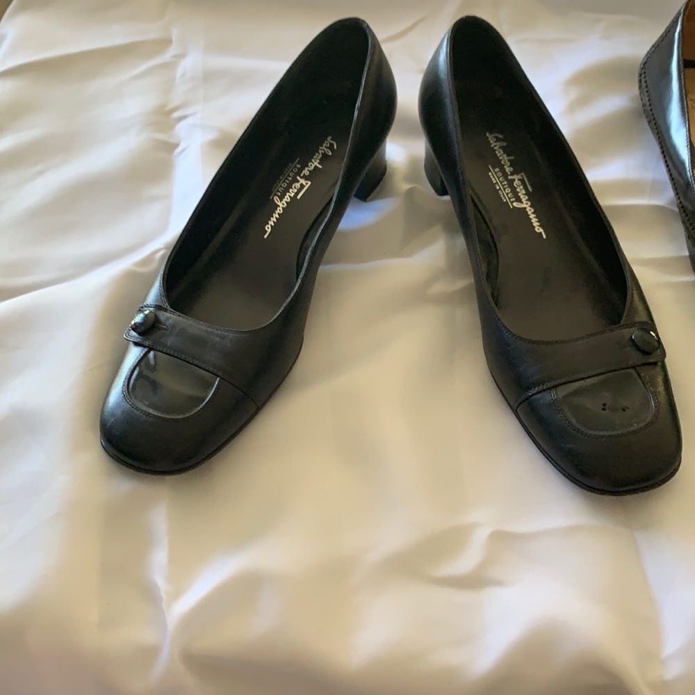 Medium size roundish square moderate height heel Ferragamo black pumps